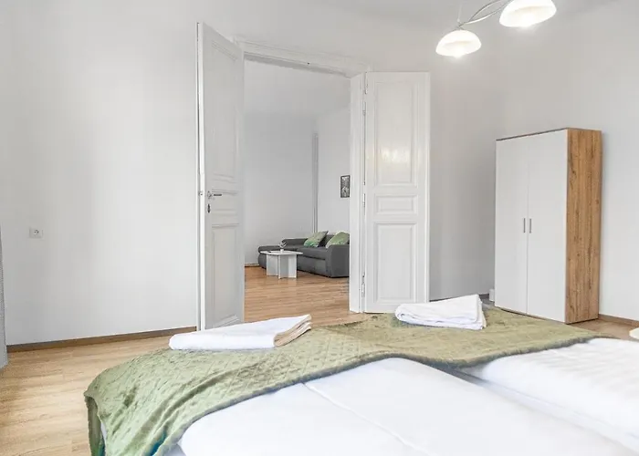 Welcoming 2Br Apt. Near Akh- Perfect For Longstays